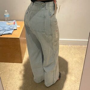 NWT. Levi's High Rise Striped Jeans - Blue and White sz 30